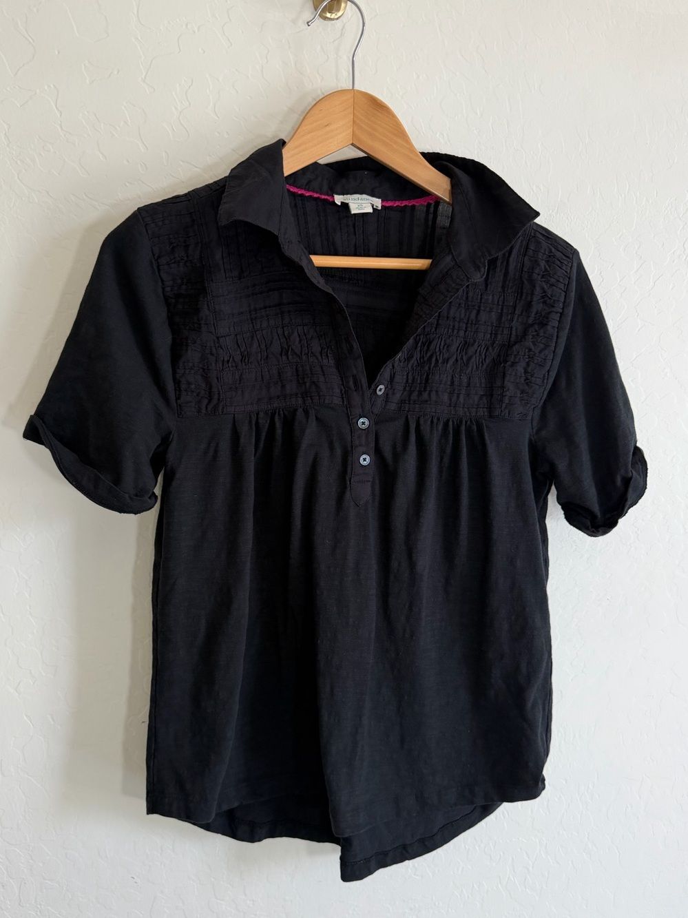 Sundance Black Pintuck Smocked Yoke Short Sleeve Henley Top | Size XS